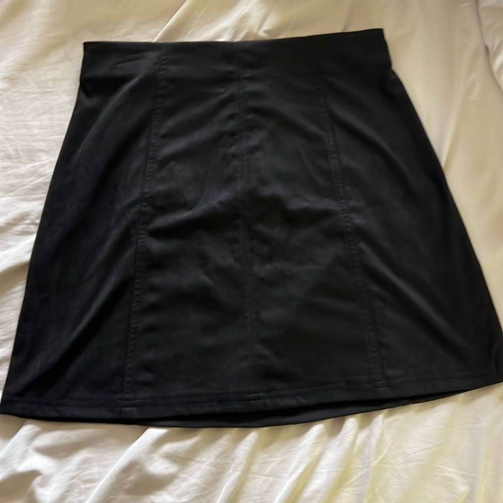 NWT ALYA zip-back faux suede mini skirt